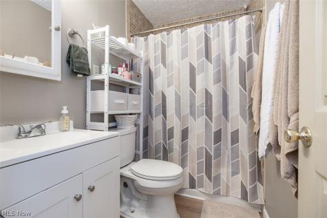 2324 Suncrest Drive Cuyahoga Falls OH 44221-3522