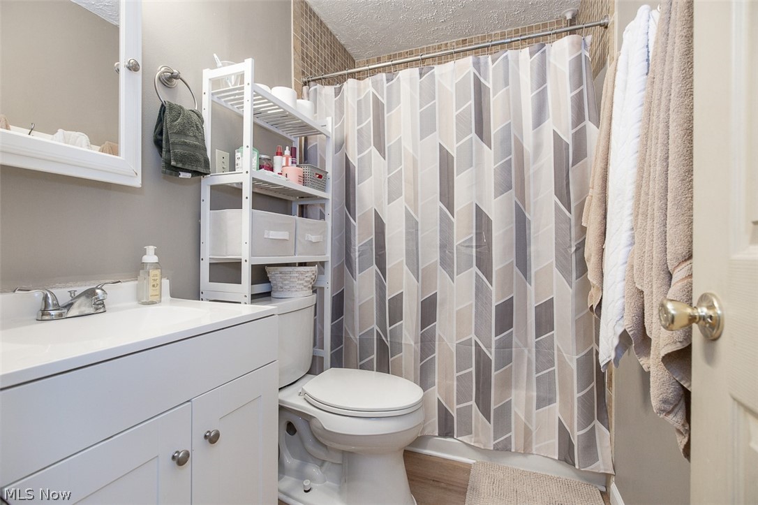 2324 Suncrest Drive Cuyahoga Falls OH 44221-3522