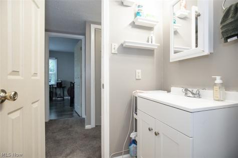 2324 Suncrest Drive Cuyahoga Falls OH 44221-3522