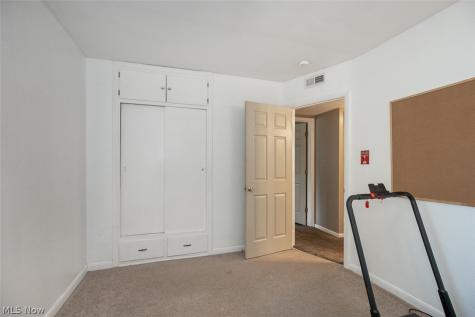 2324 Suncrest Drive Cuyahoga Falls OH 44221-3522