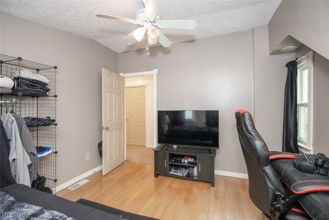 2324 Suncrest Drive Cuyahoga Falls OH 44221-3522