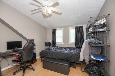 2324 Suncrest Drive Cuyahoga Falls OH 44221-3522