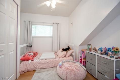 2324 Suncrest Drive Cuyahoga Falls OH 44221-3522