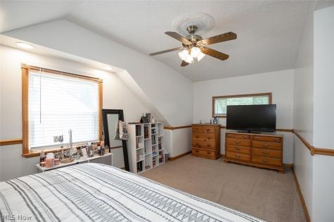 2324 Suncrest Drive Cuyahoga Falls OH 44221-3522
