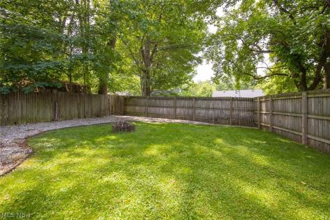 2324 Suncrest Drive Cuyahoga Falls OH 44221-3522