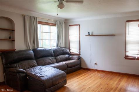 13606 Wainstead Avenue Cleveland OH 44111
