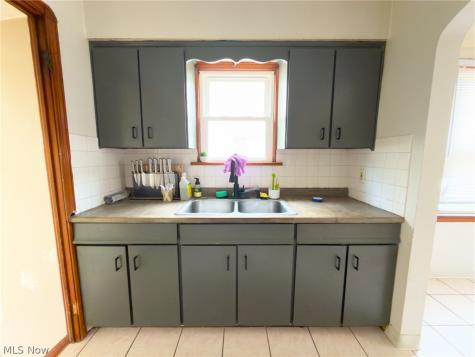 13606 Wainstead Avenue Cleveland OH 44111