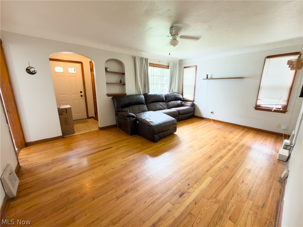 13606 Wainstead Avenue Cleveland OH 44111