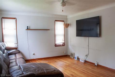 13606 Wainstead Avenue Cleveland OH 44111