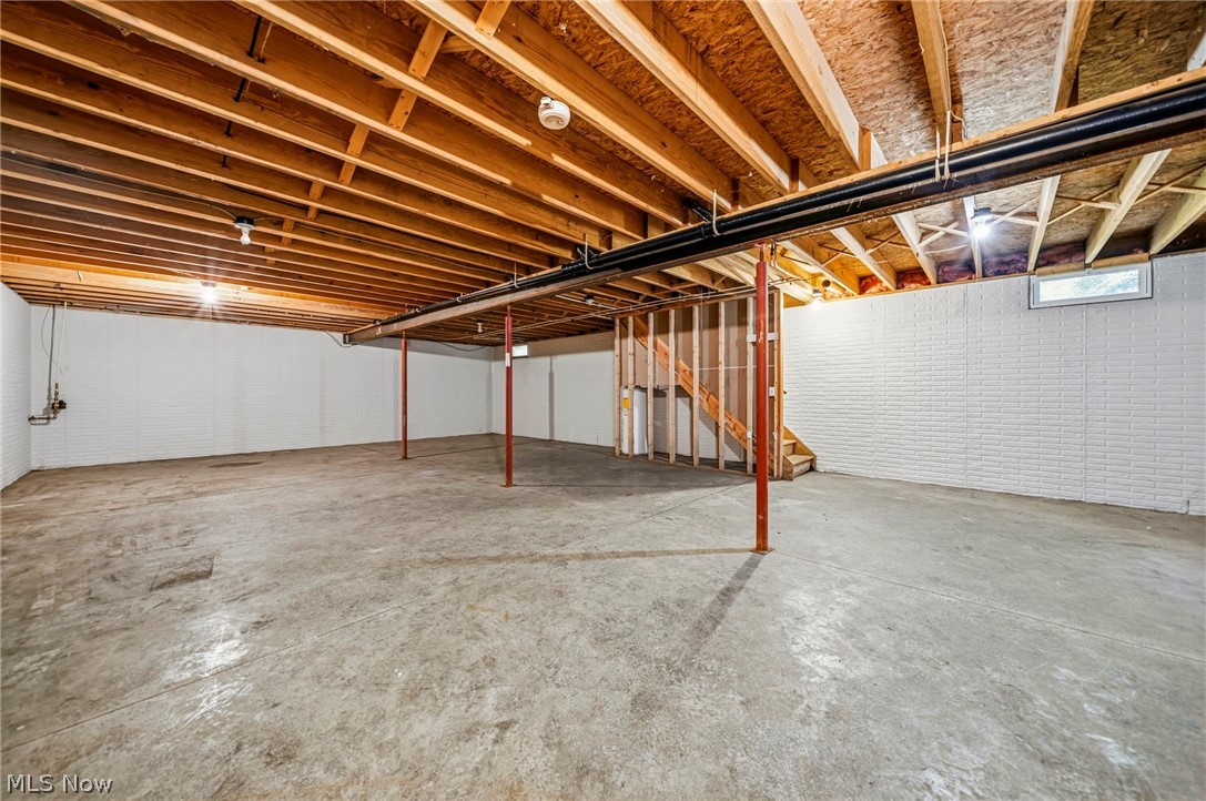 1682 Sugar Creek Rock Creek OH 44084