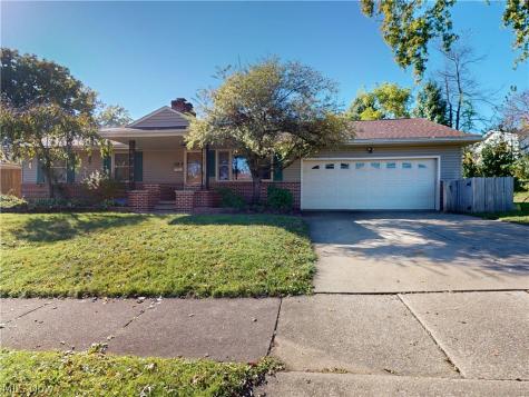 66 Thorlone Avenue Akron OH 44312