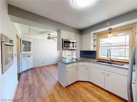 66 Thorlone Avenue Akron OH 44312