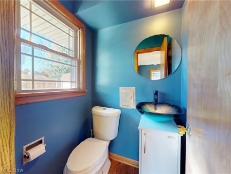 66 Thorlone Avenue Akron OH 44312