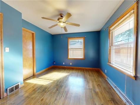 66 Thorlone Avenue Akron OH 44312