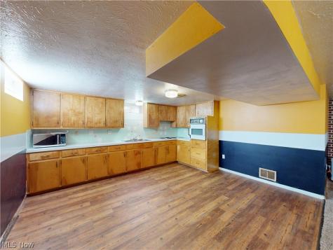 66 Thorlone Avenue Akron OH 44312