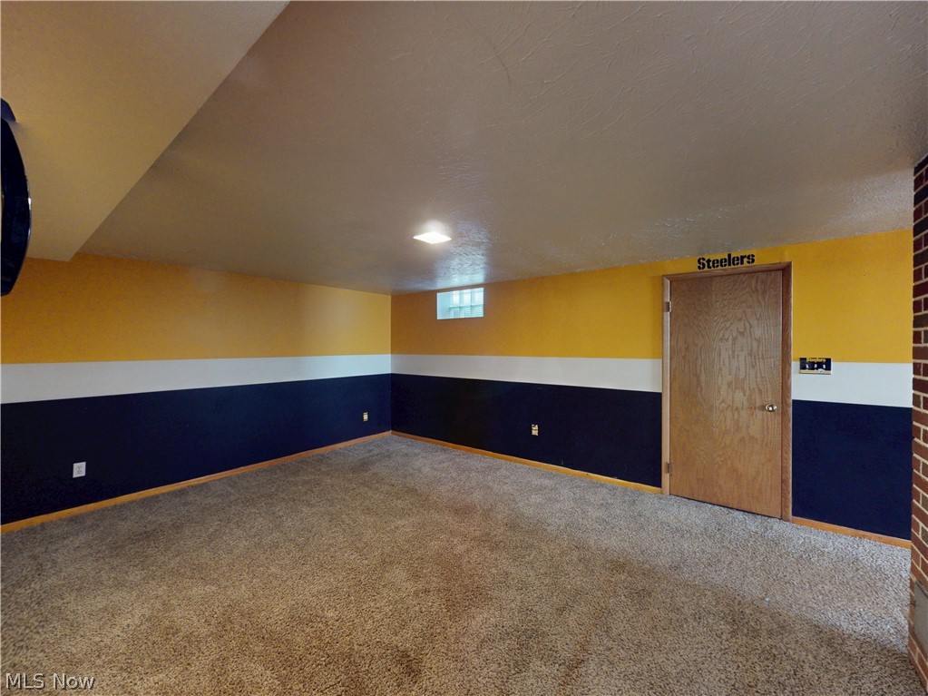66 Thorlone Avenue Akron OH 44312
