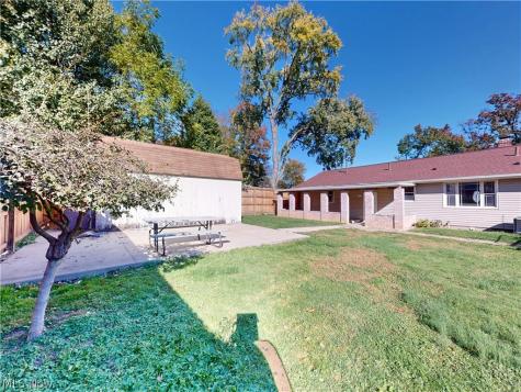 66 Thorlone Avenue Akron OH 44312