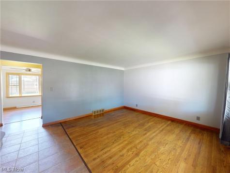 66 Thorlone Avenue Akron OH 44312