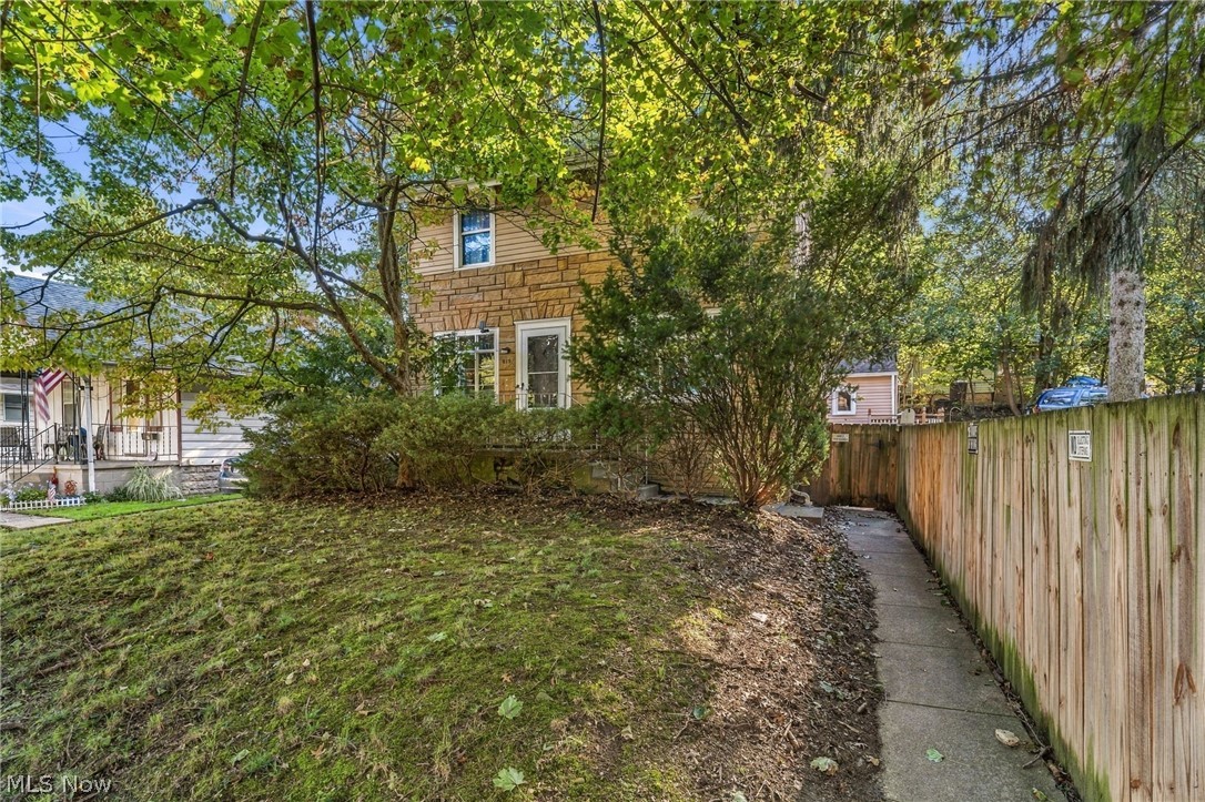 619 Garry Road Akron OH 44305