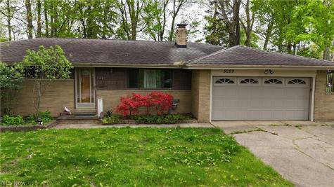 5229 Evergreen Drive North Olmsted OH 44070