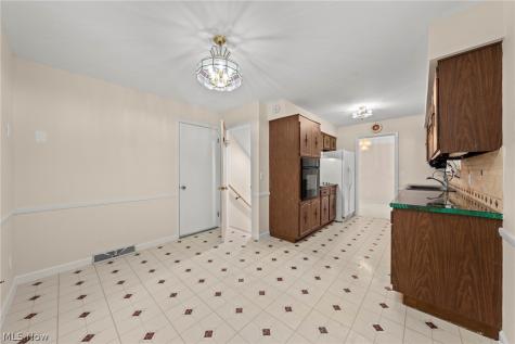 5229 Evergreen Drive North Olmsted OH 44070