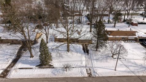 5229 Evergreen Drive North Olmsted OH 44070