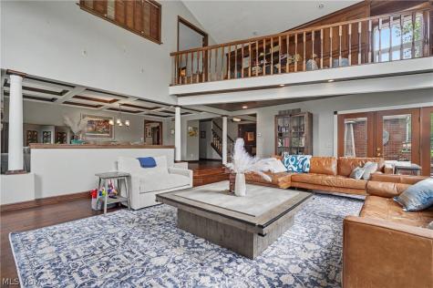 207 N Hayden Parkway Hudson OH 44236