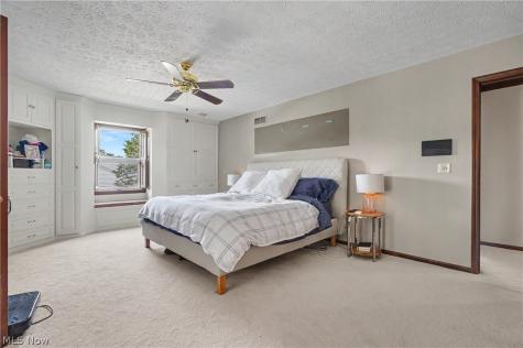207 N Hayden Parkway Hudson OH 44236