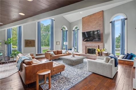 207 N Hayden Parkway Hudson OH 44236