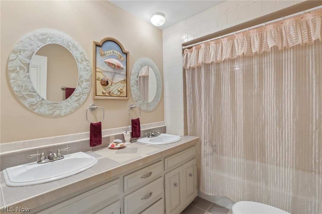 5785 Lamplighter Drive Girard OH 44420