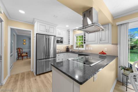 28511 Knickerbocker Road Bay Village OH 44140