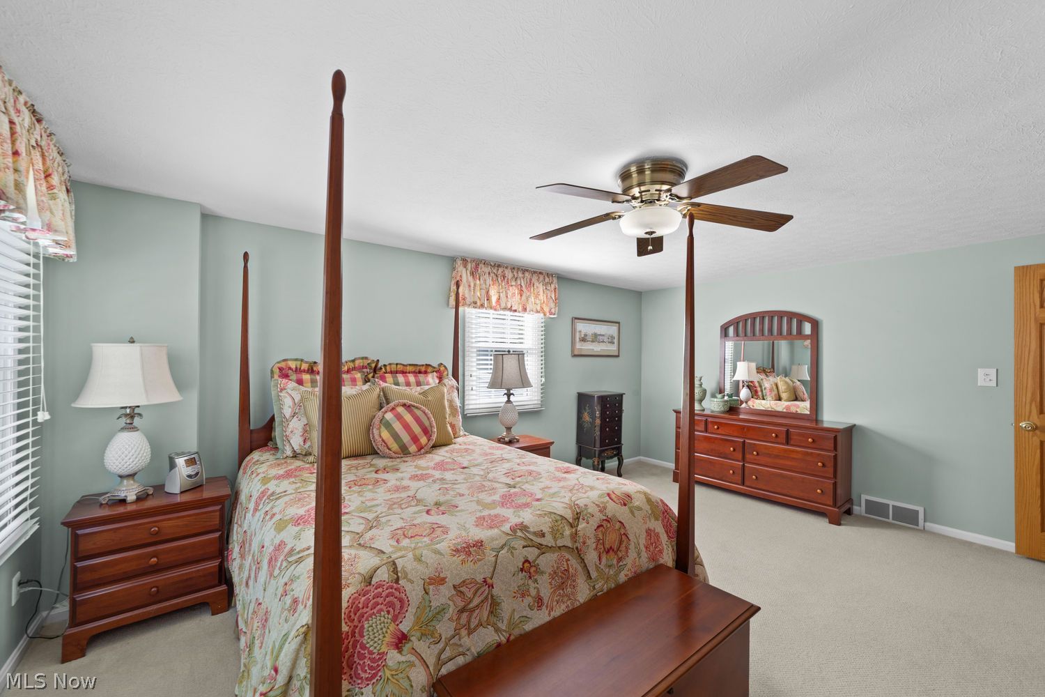 28511 Knickerbocker Road Bay Village OH 44140