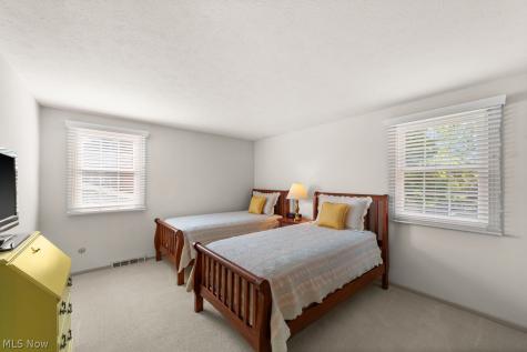 28511 Knickerbocker Road Bay Village OH 44140