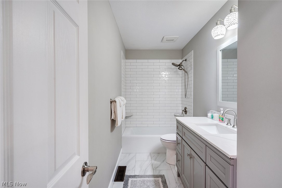8041 Timberlane Warren OH 44484