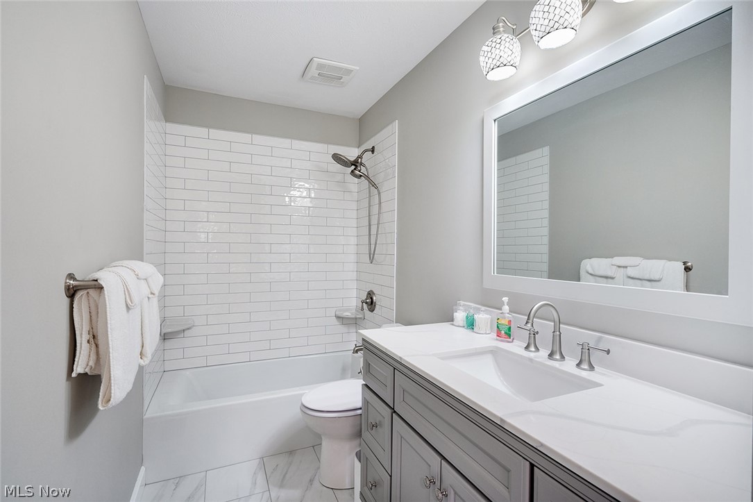 8041 Timberlane Warren OH 44484