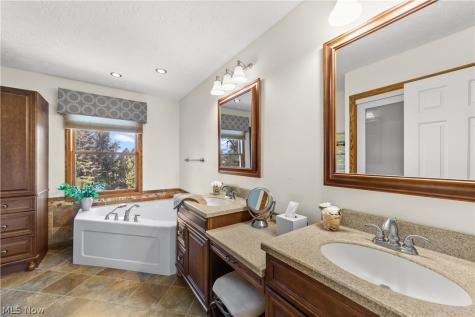 10050 Brookside Circle North Royalton OH 44133