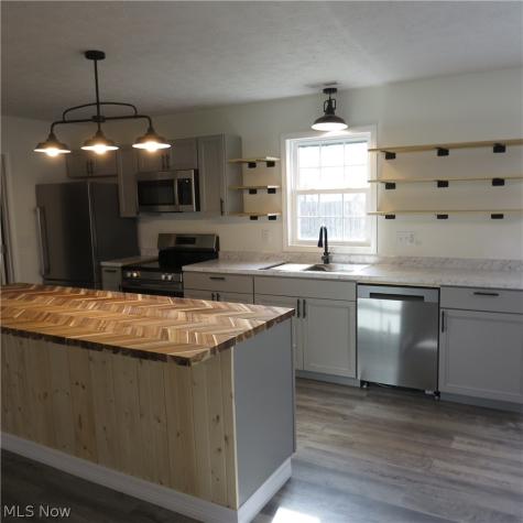 1487 Hillcrest Drive Atwater OH 44201