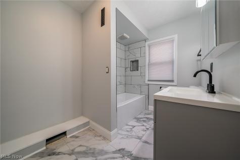17005 Mapleboro Avenue Maple Heights OH 44137