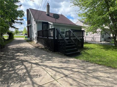 17005 Mapleboro Avenue Maple Heights OH 44137