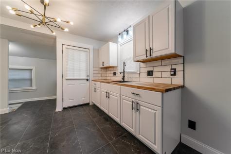17005 Mapleboro Avenue Maple Heights OH 44137