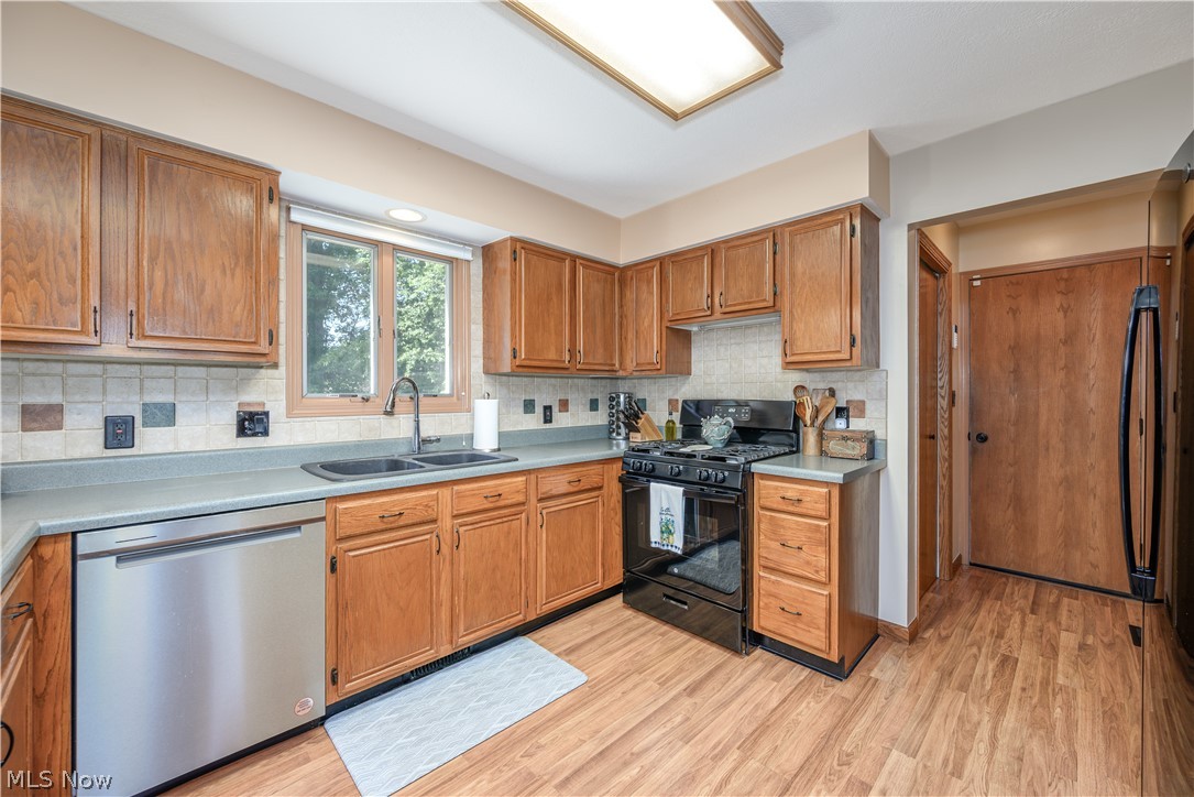 1560 Applewood Way Uniontown OH 44685