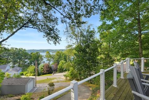 37 Oneida Trail Malvern OH 44644