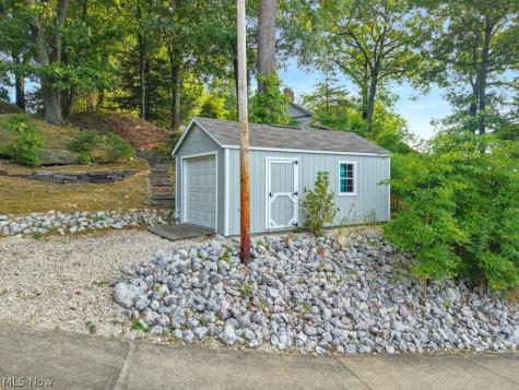 37 Oneida Trail Malvern OH 44644