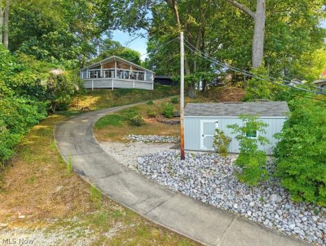 37 Oneida Trail Malvern OH 44644