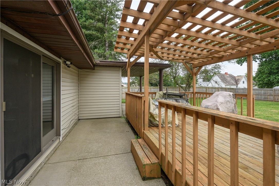 606 10th Drive NW New Philadelphia OH 44663