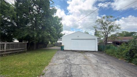 20706 Raymond Street Maple Heights OH 44137