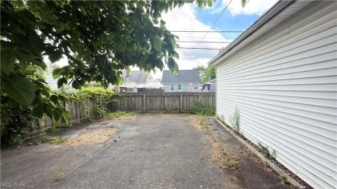 20706 Raymond Street Maple Heights OH 44137