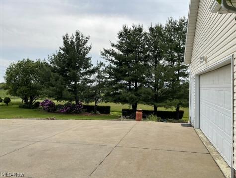 4325 Kemary Avenue SW Navarre OH 44662