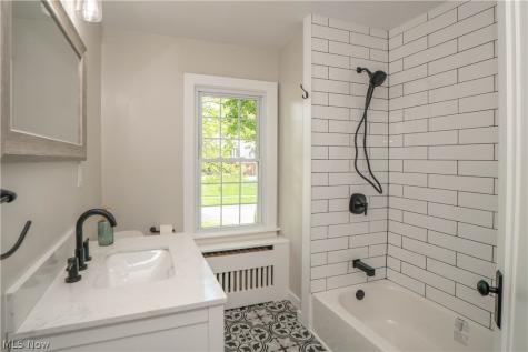 124 Clemmer Avenue Akron OH 44313