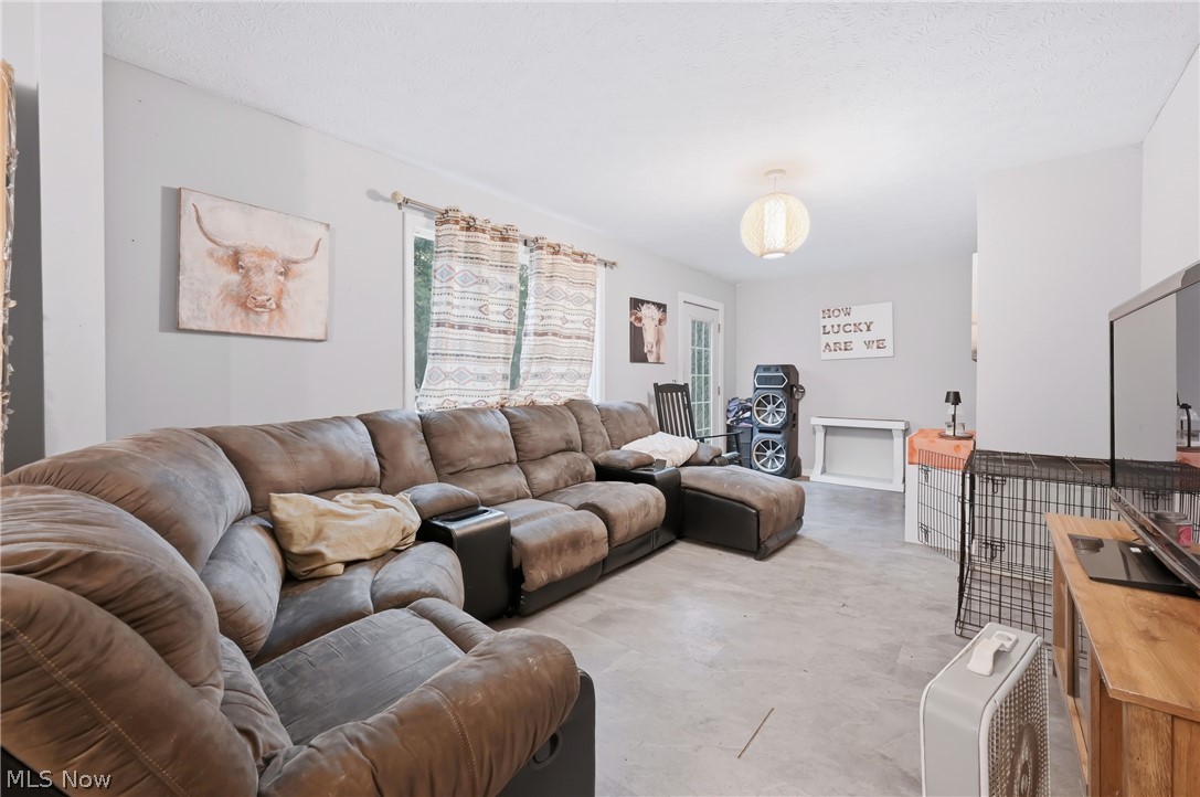 3470 Roseview Drive SE Hubbard OH 44425